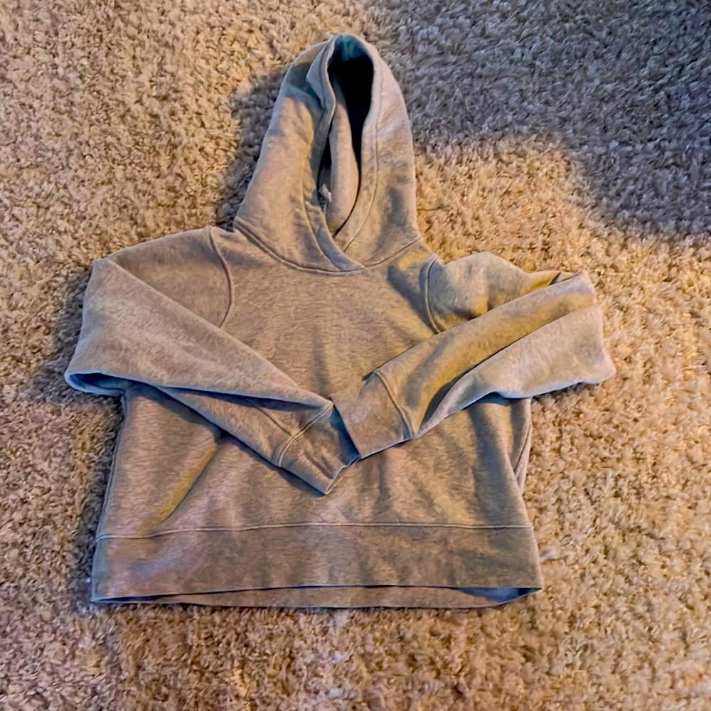Lulu Lemon grey cropped sweatshirt